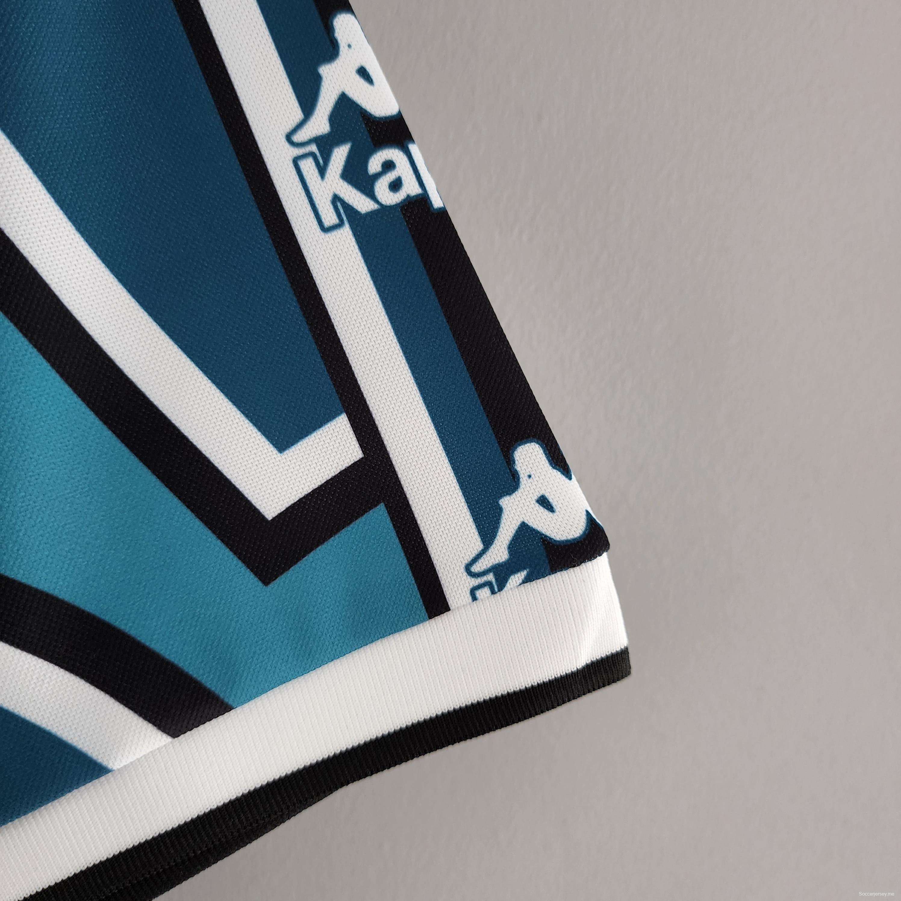 قميص كرة قدم ريترو 95/97 ريال بيتيس خارج ملعبه
