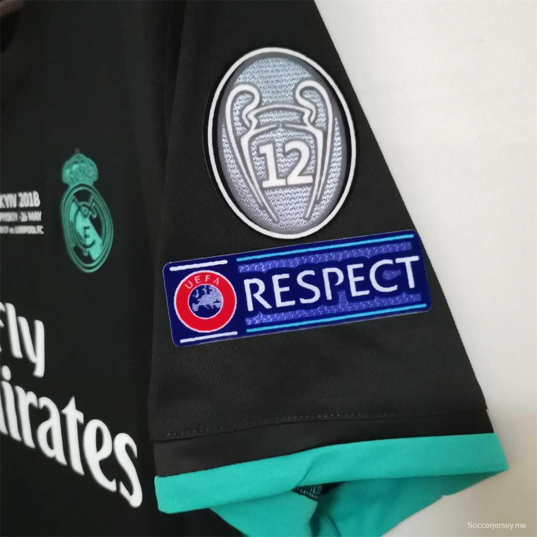 قميص كرة قدم ريترو 17/18 ريال مدريد ريترو 17/18 مع رقعة كاملة
