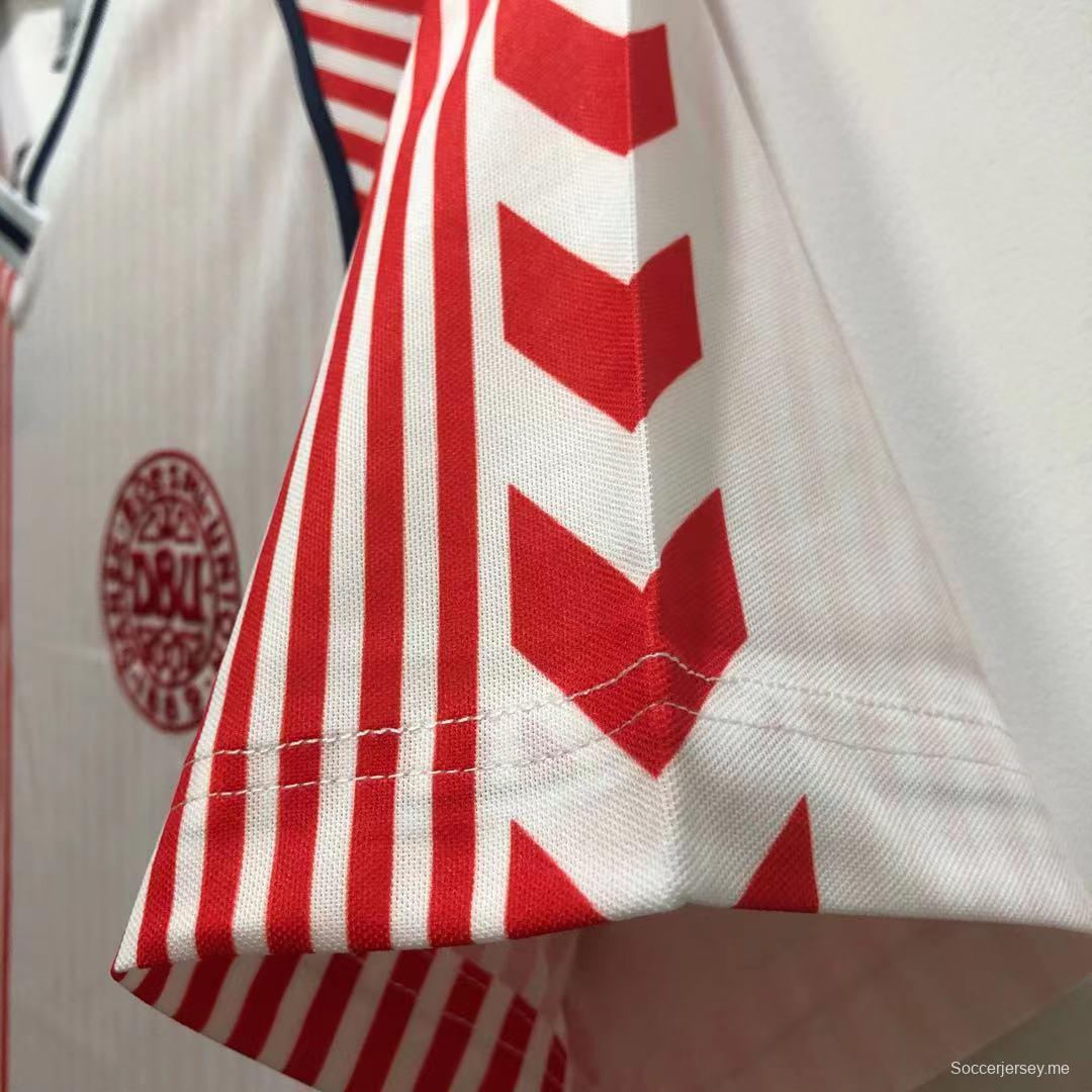 قميص كرة القدم الدنمارك القديم لعام 1986 خارج الدنمارك
