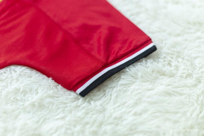 قميص كرة القدم الأساسي لمانشستر يونايتد 00/02 ريترو 00/02
