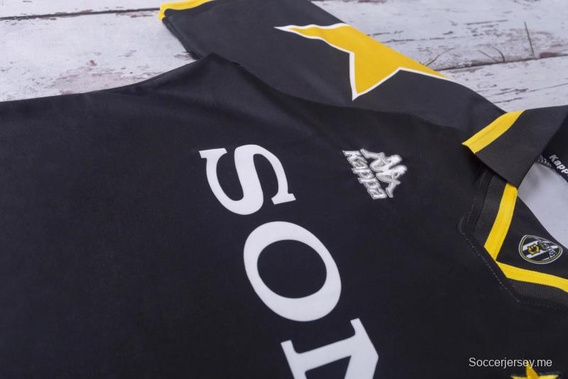 قميص كرة القدم ريترو 95/97 يوفنتوس خارج ملعبه
