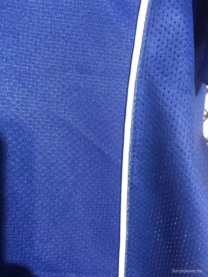 قميص أزرق عتيق من البرازيل 2004 ذهاباً وإياباً
