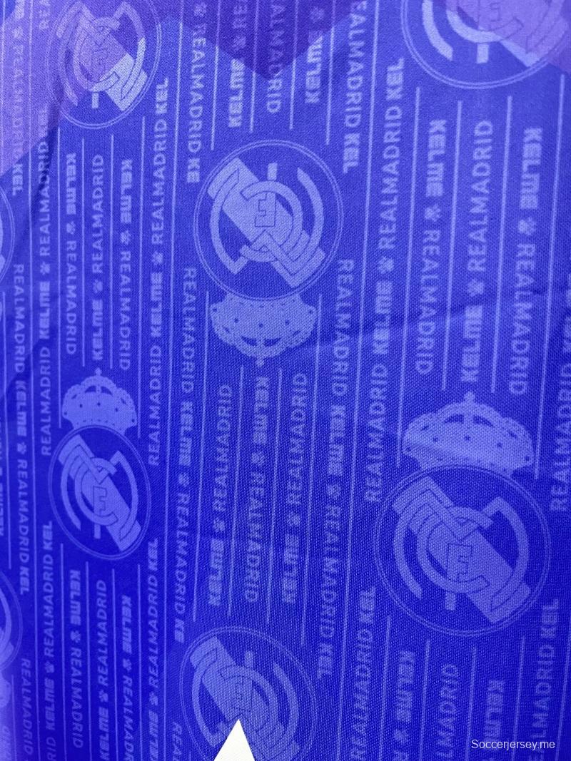 قميص ريترو 96/97 لريال مدريد خارج الديار
