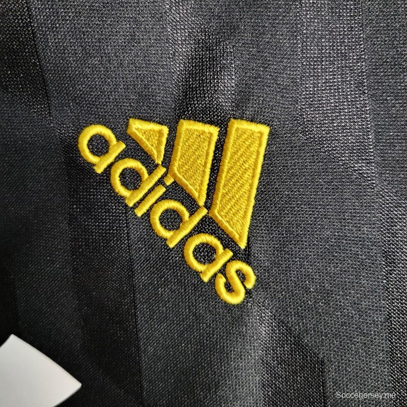 قميص بأكمام طويلة ريترو 2011/12 ريال مدريد ذهاباً وإياباً أسود اللون
