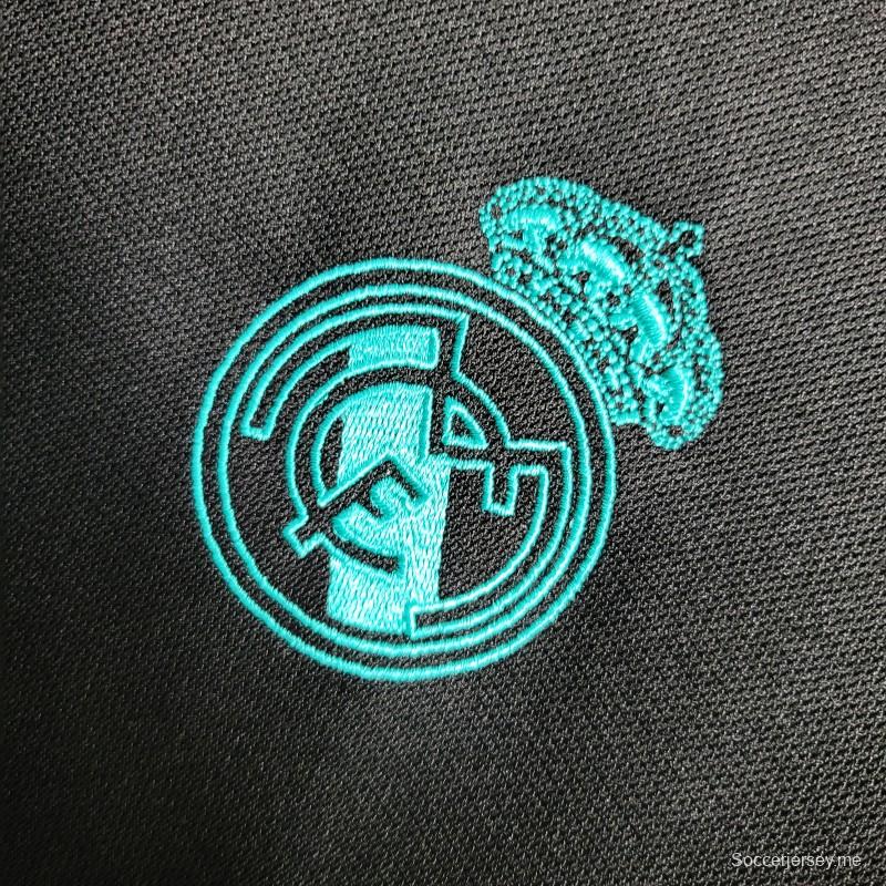 قميص ريترو 17-18 ريال مدريد خارجي أسود اللون أسود عتيق
