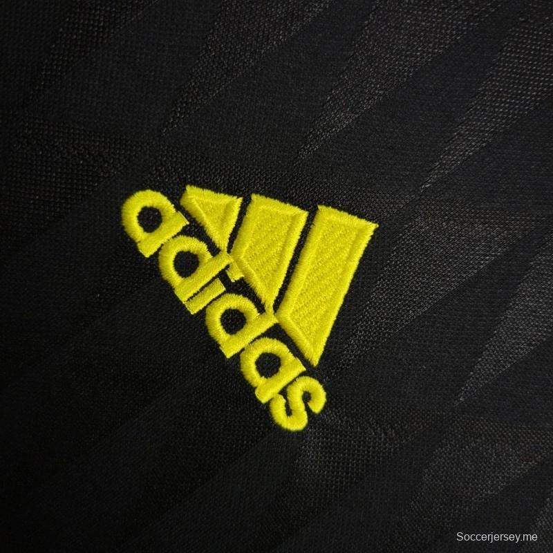 قميص ليفربول الثالث الأسود ريترو 2010/11 2010/11 ليفربول الثالث
