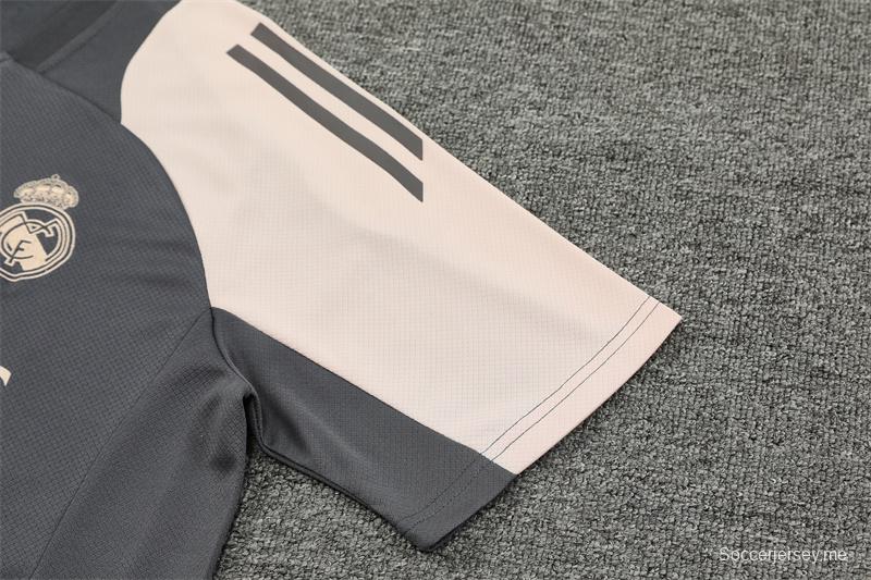 24/25 ريال مدريد قميص بأكمام قصيرة أسود/وردي + شورت بأكمام قصيرة أسود/وردي
