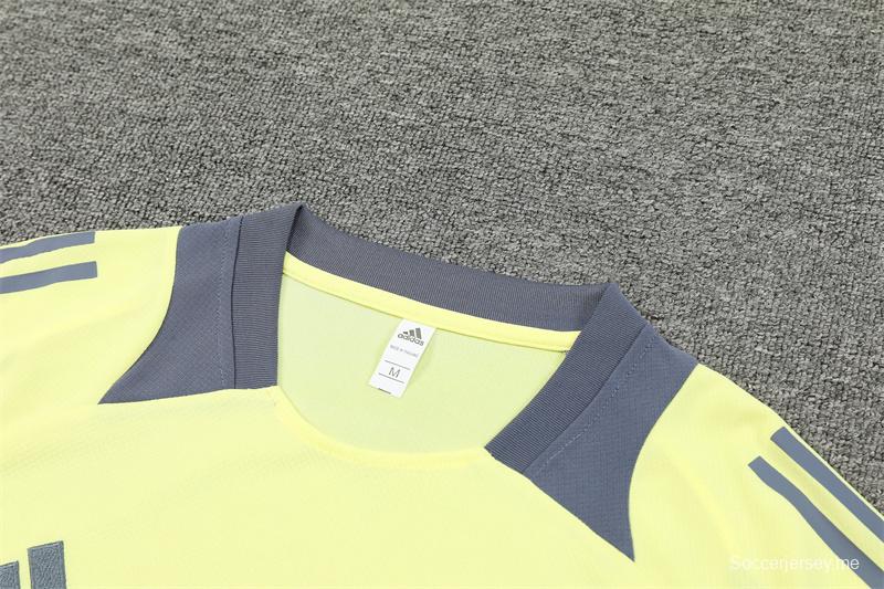 24/25 يوفنتوس قميص أصفر بأكمام قصيرة أصفر + شورت قصير الأكمام