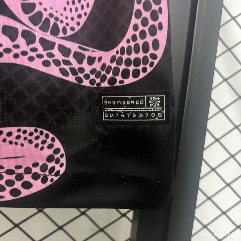 24/25 إنتر ميلان أسود مع قميص أسود مع قميص أفعى وردي اللون