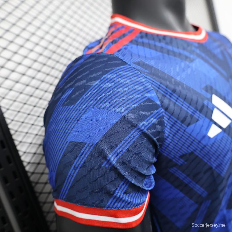 إصدار اللاعبين 25/26 قميص مانشستر يونايتد الأزرق الخاص 25/26