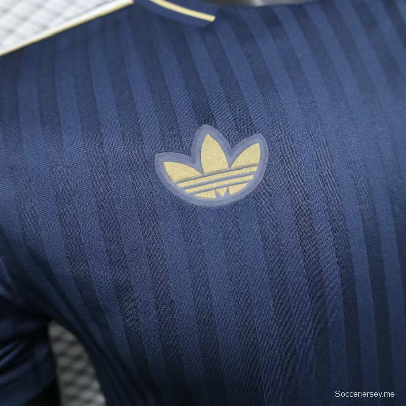 إصدار اللاعب 25/26 قميص مانشستر يونايتد أيقونة مانشستر يونايتد باللون الكحلي