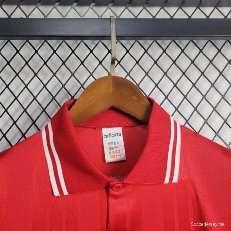 1995/96 قميص فريق سرقسطة القديم خارج ملعبه