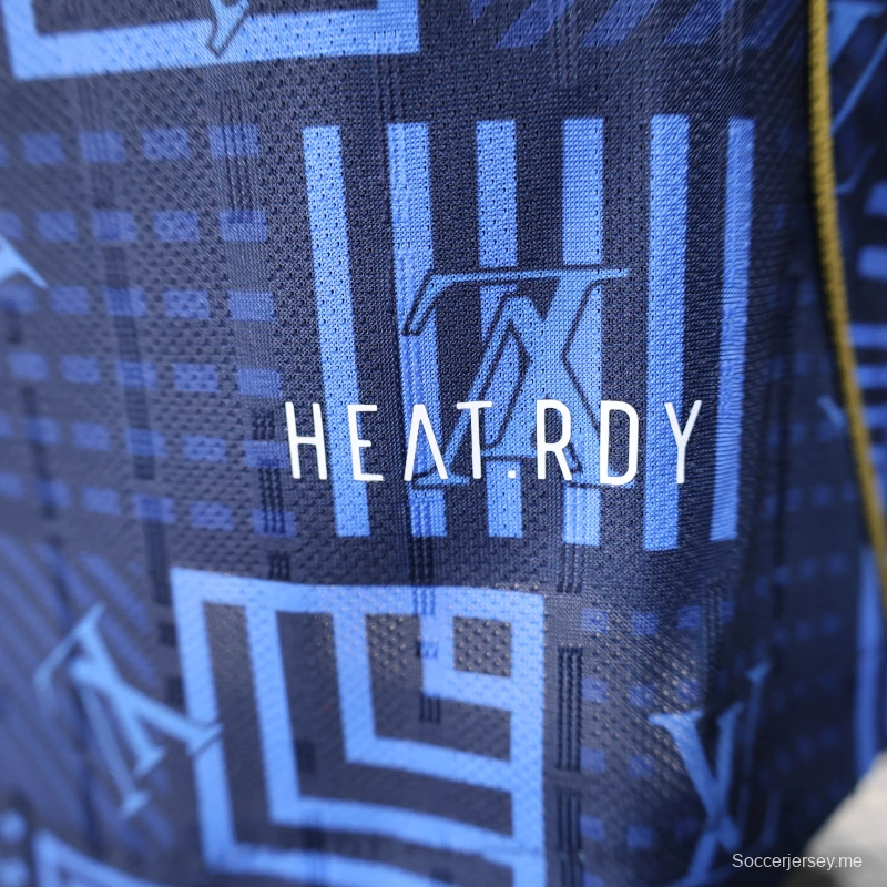 إصدار 25/26 لاعب 25/26 نسخة ريال مدريد الخاصة