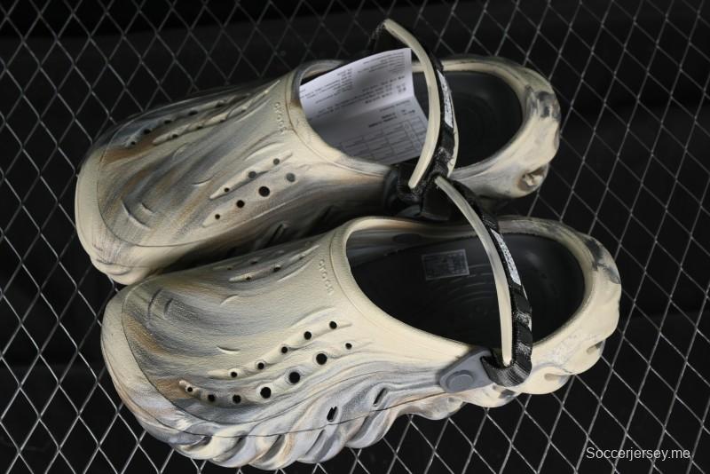 Crocs Classic Clog Slip-On Beach Sandals with Ventilation Holes - B.D4