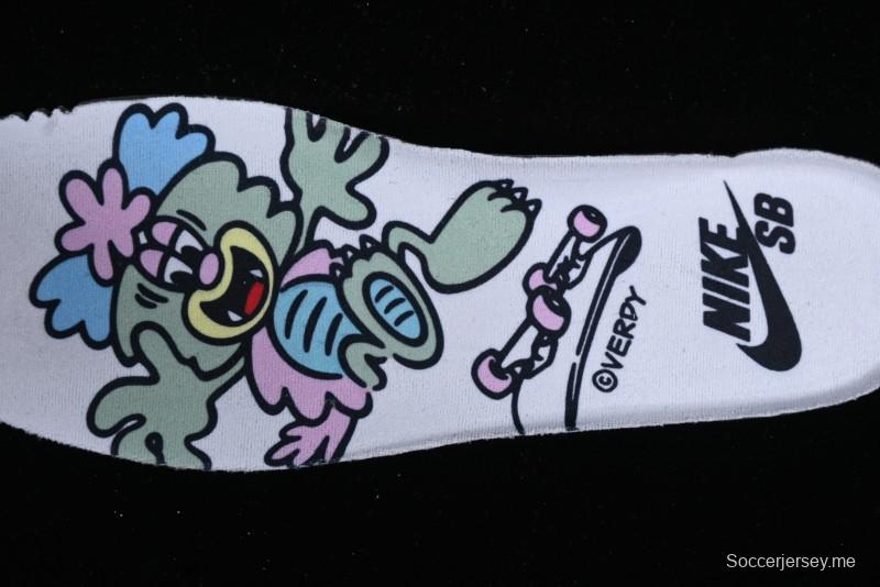 Nike SB Dunk Low Verdy x Nike Visty Collaboration Sneakers - FN6040-400