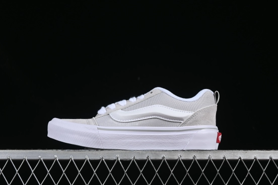 Vans Knu Skool Low-Top Retro Chunky Sneakers with Oversized Logo - VN000CRPBWD