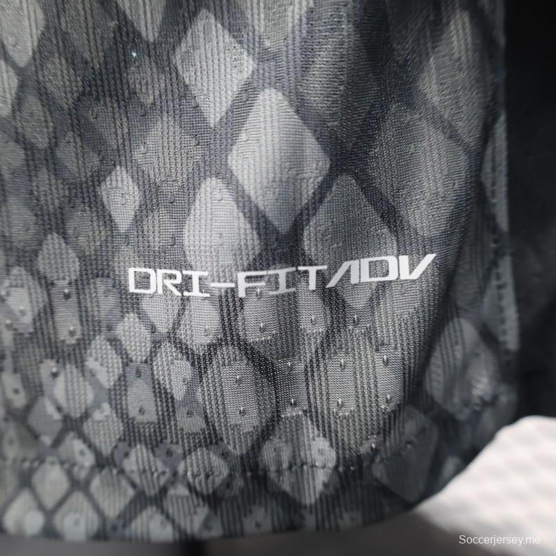 إصدار اللاعب 25/26 تشيلسي بنجكس تشيلسي أسود بتصميم ثعبان بنمط تصميم القميص