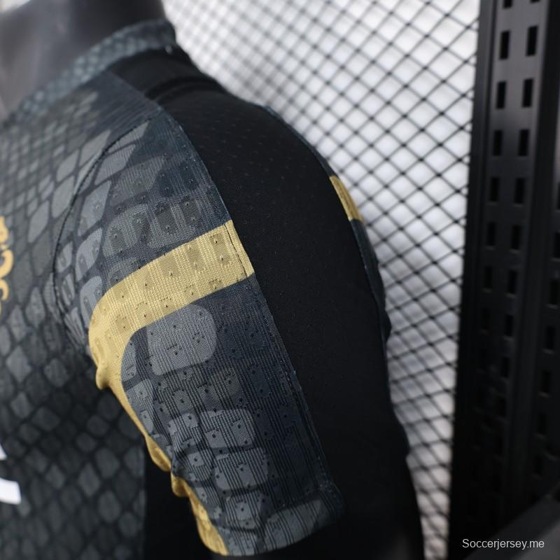إصدار اللاعب 25/26 تشيلسي بنجكس تشيلسي أسود بتصميم ثعبان بنمط تصميم القميص