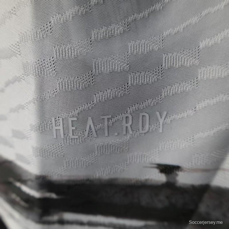 إصدار اللاعب 2025 اليابان أبيض ياباني مع شخصية دراغون بول وقميص زهرة الكرز