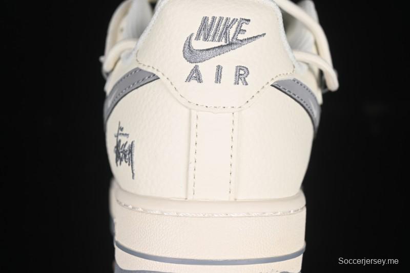 حذاء نايك اير فورس 1 '07 منخفض من نايك اير فورس 1 '07 منخفض من ستوسي كولابوريشن رمادي ماسي برباط رمادي كاجوال - DM686868-072