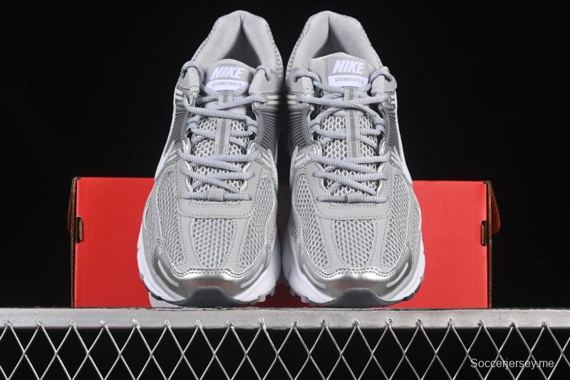 حذاء الجري الكلاسيكي الكاجوال الكلاسيكي من نايك زوم فوميرو 5 SP SP بنعل وسطي من إيفا - FJ4151-003