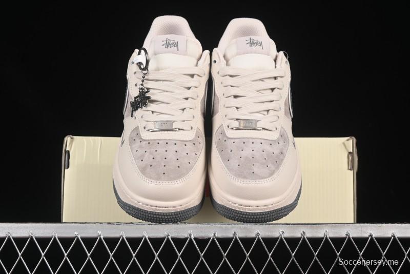 حذاء نايك اير فورس 1 '07 منخفض من نايك اير فورس 1 '07 ستوسي كولابوريشن ستوسي سنيكرز رمادي سووش رمادي سنيكرز كاجوال - XX3168-126