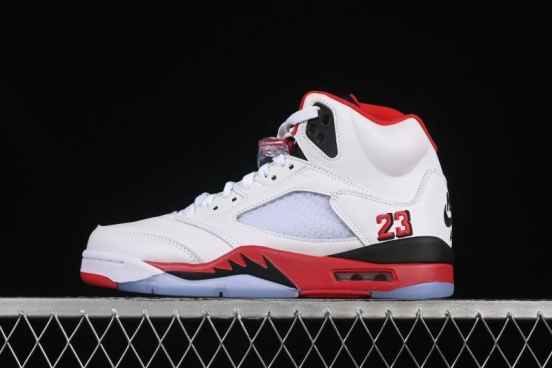 حذاء نايك اير جوردان 5 ريترو لكرة السلة نايك اير جوردان 5 ريترو بلون أحمر ناري ولسان أسود - HQ7978-101