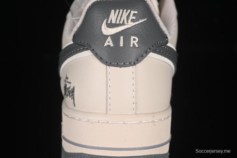 حذاء نايك اير فورس 1 '07 منخفض من نايك اير فورس 1 '07 ستوسي كولابوريشن ستوسي سنيكرز رمادي سووش رمادي سنيكرز كاجوال - XX3168-126