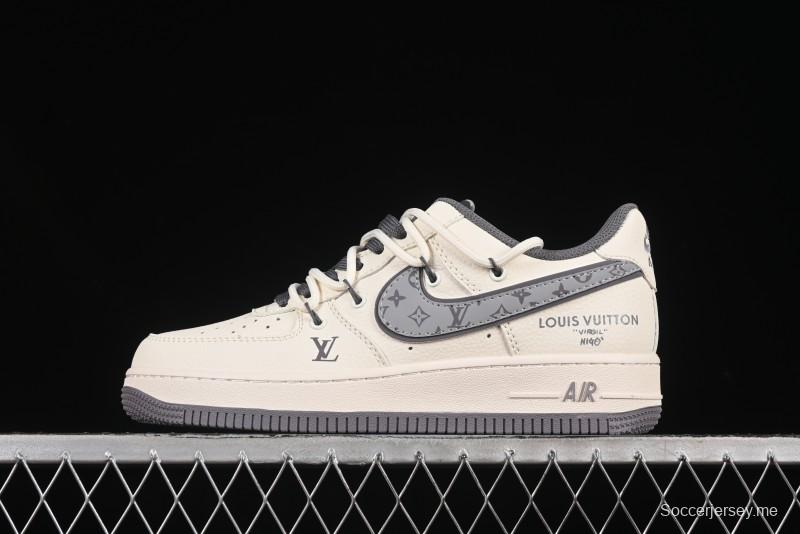 حذاء نايك اير فورس 1 '07 منخفض من نايك اير فورس 1 '07 LV Collaboration Swoosh باللون الرمادي برباط رمادي كاجوال - DM686868-067