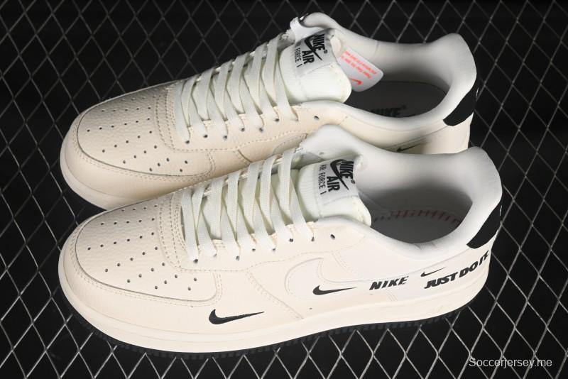 حذاء نايك اير فورس 1 '07 المنخفض من نايك جست دو إت كولابوريشن - DF0188-054