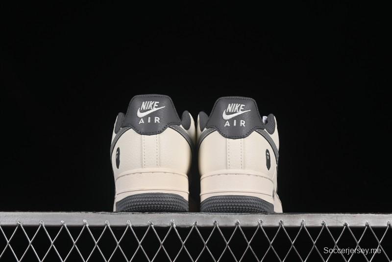 حذاء نايك اير فورس 1 '07 المنخفض من نايك اير فورس 1 '07 من بابي سنيكرز سنيكرز سوش ستار سووش كاجوال - XS1958-570