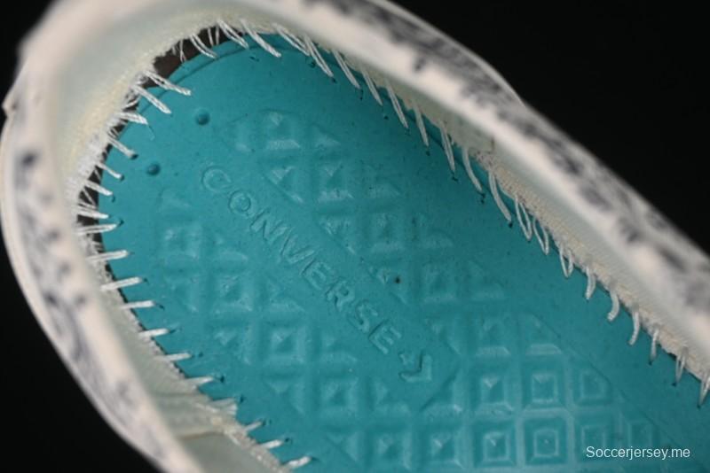 حذاء رياضي كونفرس تشاك 1970 من كونفرس كاجوال بيزلي بنقشة بيزلي - A15752C