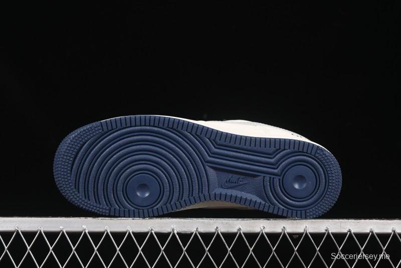 حذاء نايك اير فورس 1 '07 المنخفض من نايكي، حذاء رياضي كاجوال بتعاون غوتشي باللون الفضي - XS1958-546