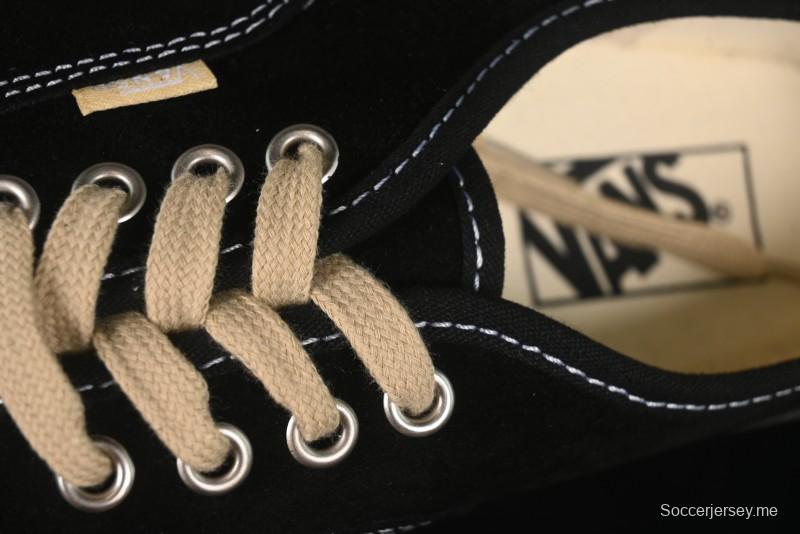 حذاء رياضي بريميوم أوثنتيك ريترو من فانس بنعل مطاطي شفاف - VN000CRCRQ6RJ