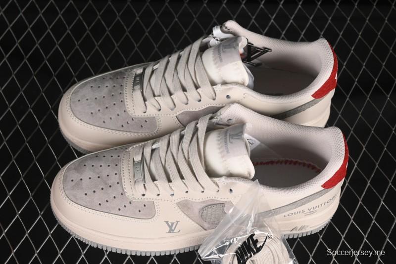 حذاء نايك اير فورس 1 '07 منخفض من نايك اير فورس 1 '07 LV Collaboration باللون البيج الرمادي مع أفعى سووش سنيكرز كاجوال - XX3168-130