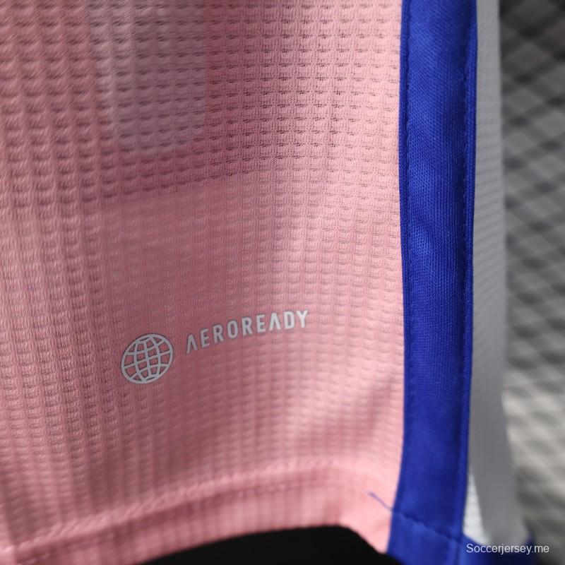 إصدار اللاعب 2025 قميص الجزائر أبيض-زهري بتصميم خريطة البلد 2025