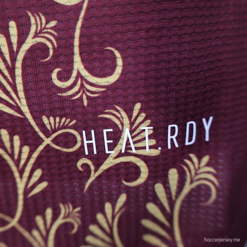 إصدار اللاعب 2025 قميص الجزائر باللون العنابي مع قميص بنقشة زينة ذهبية