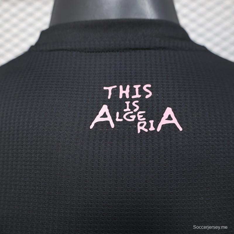إصدار اللاعب 2025 قميص الجزائر أسود بنقشة زخرفية وردية اللون