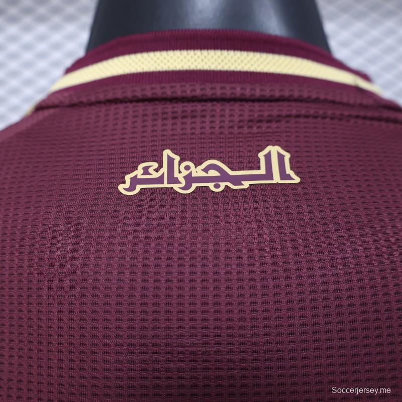 إصدار اللاعب 2025 قميص الجزائر باللون العنابي مع قميص بنقشة زينة ذهبية