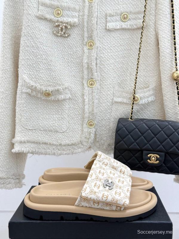 2025 Slippers Chanel Beige White Canvas Slippers