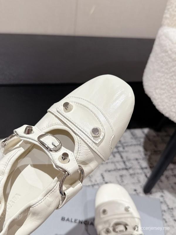 حذاء باليه بمشبك معدني مرصع بأزرار من بالنسياغا - KFY00300