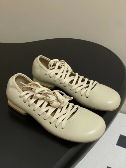 لومير 2025 مجموعة لومير 2025 مجموعة أوائل الربيع، أحذية الباليه ذات الأربطة ذات التفاصيل المسطحة والكعب العالي - KFY00310