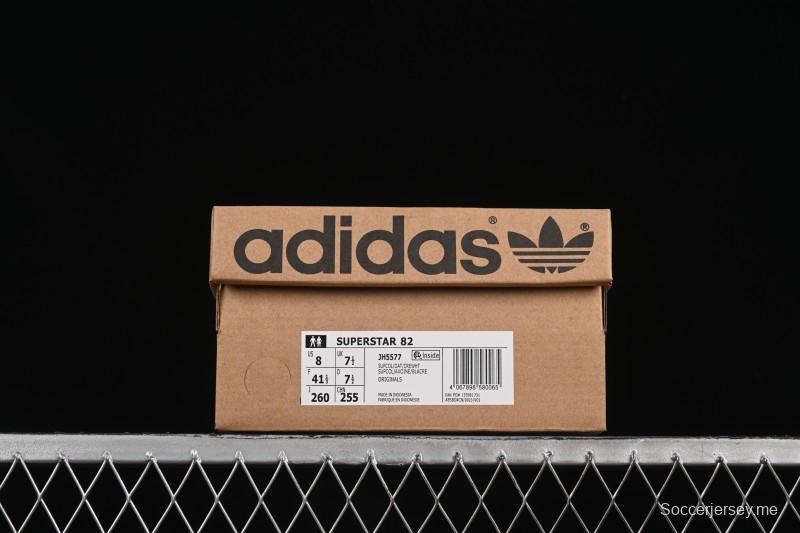 حذاء سوبرستار 82 سنيكرز كاجوال من أديداس سوبرستار 82 بتصميم صدفي - JH5577