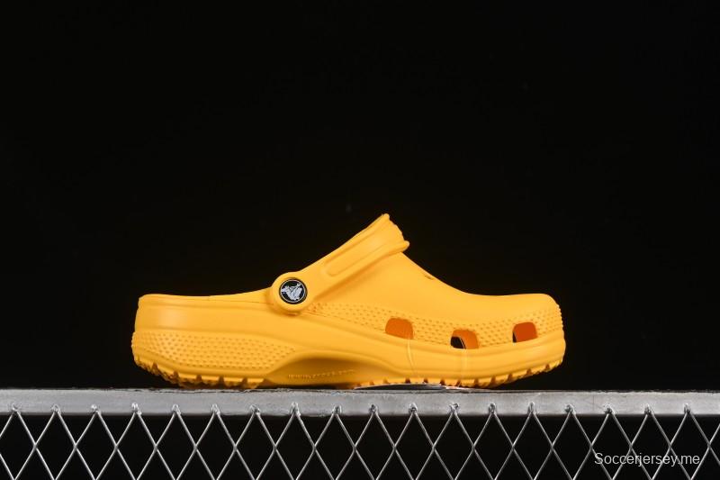 صندل كلاوج كلاسيكي ثنائي الاتجاه من كروكس - B.D4