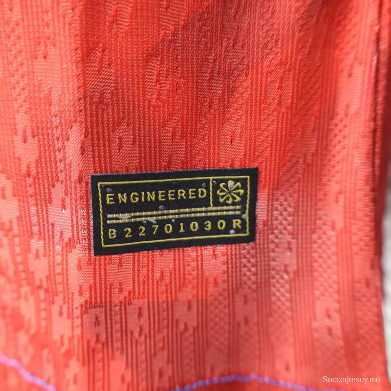 إصدار اللاعب 25/26 برشلونة ترافيس سكوت أزرق بنصف قميص نصف مقسوم أحمر