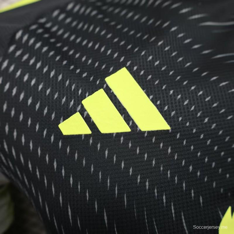 إصدار اللاعبين 25/26 قميص مانشستر يونايتد رمادي بنقشة موجات متدرجة اللون