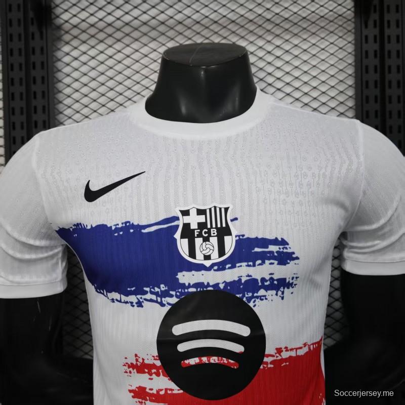 إصدار اللاعبين 25/26 قميص برشلونة أبيض مع فرشاة باللونين الأزرق والأحمر