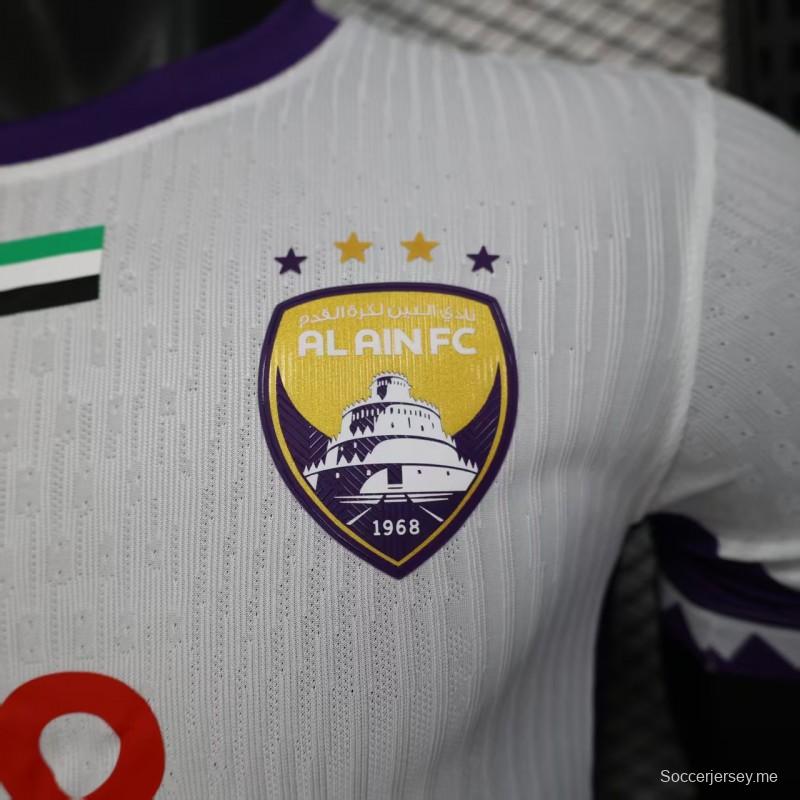 إصدار اللاعب 25/26 قميص فريق العين الإماراتي خارج الملعب
