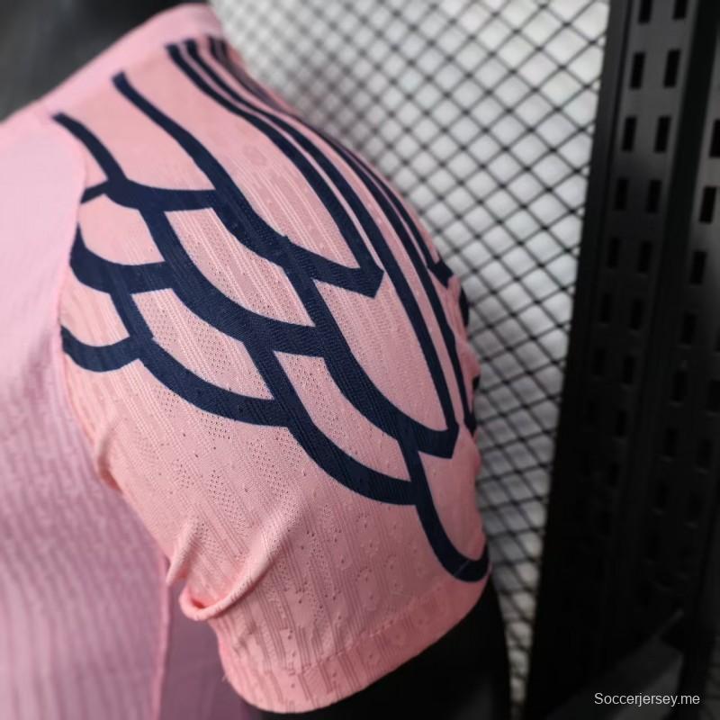 إصدار اللاعب 25/26 قميص باريس سان جيرمان الوردي الخاص 25/26