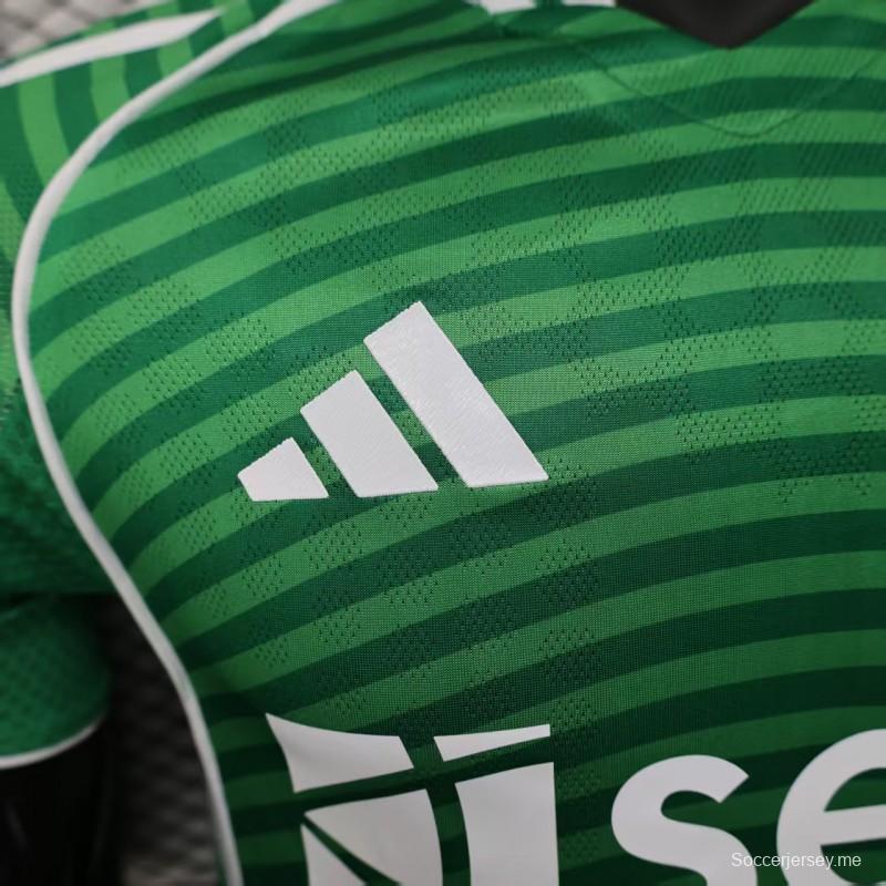 إصدار اللاعب 25/26 قميص نيوكاسل يونايتد الأخضر خارج الملعب